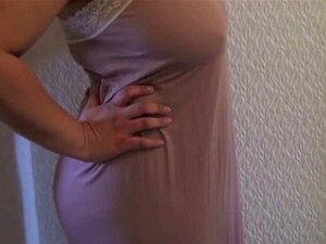 Die sexy indische Tante Anamika enthüllt ihre RIESIGEN Titten. Die