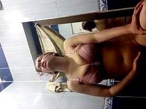 Geile und einsame ägyptische Hausfrauen zeigen und masturbieren 8