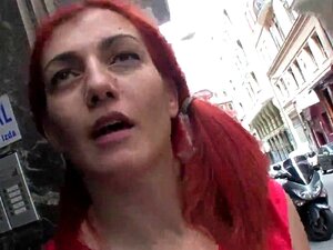 Auf der Straße die reife Nymphomanin REBECA ausgeraubt
