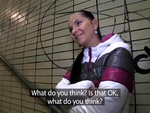 PublicAgent Bootilicious Katka neukt me voor geld