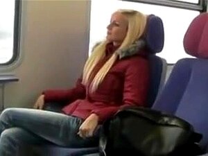 Deutsches Mädchen hat schnellen Sex im Zug,