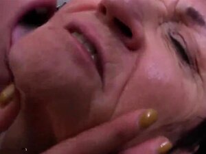 Oma moeder en stiefdochter lesbische babes