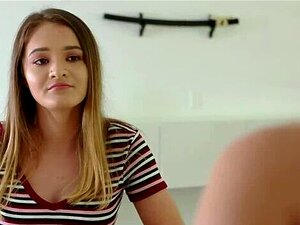 FamilyStrokes - Kinky Milf schaut zu, während ihr Mann seine