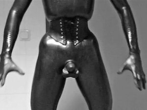 Tallatex 09 Skintight Rubberman in Latex Fullsuit in Ext. TallateX 09