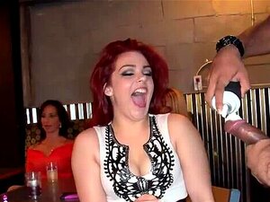 Ekelhafte Ehefrauen haben keine Scham mit männlichen Strippern