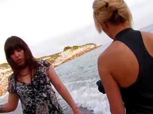 Fotoshooting am Strand mit Doppelpenetration