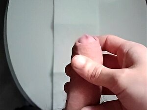 Pendurado Adolescente Cums No Assento Do Vaso Sanitário