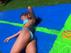 Exotische pornosterren Ryder Skye, Rebecca Linares en Savannah Gold in
