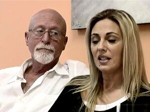 Exotische Pornodarstellerin Jazella Moore in einem verrückten