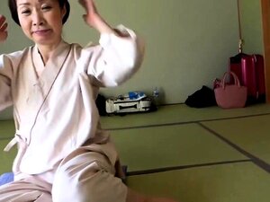 Amadora japonesa asiática em lingerie fodida em alta definição