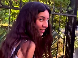 Süßes süßes Mädchen wird für Geld mit Fremden gefickt. Falcon Al