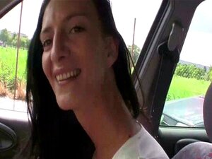 Narttu PYSÄHDYS - Laiha tšekkiläinen muija saa kyytiä ulkona