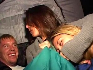 Page Morgan ist eine langhaarige blonde Amateurin, die