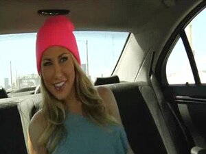 Carter Cruise huutaa kovaa, kun hän saa orgasmin samalla kun häntä