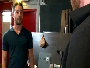Gay mogen chef knullad av den nya starten