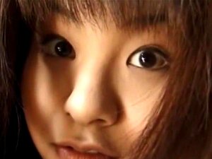 Amateur japanische Tussi fingert sich die Muschi