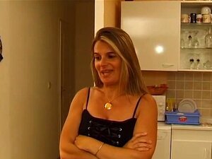 Fastnad milf får en hardcore dubbel penetration