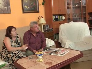 Његова девојка заведена од стране