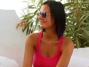 Adria tekee haastattelun