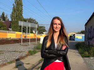 Public Agent Ze is sliploos en wordt hard geneukt