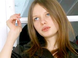 Pinkel-Hexenfetisch auf dem Boden