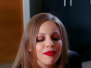 Ronde MILF Britney Amber kinky spel met stiefzoon. Rondborstige MILF