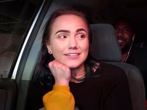 Die freche Gisele wird von einem interracial Fick und einer Creampie