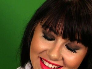 Busige cfnm Boss-Süße. Busty cfnm Chef-Süße beurteilt nackte