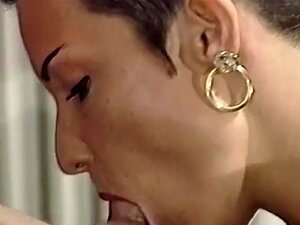 Schau dir Susanna Lerch an, deutsche große MILF jetzt! - Deutsch,