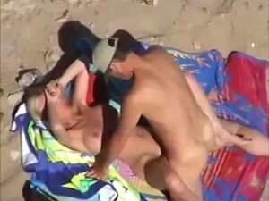 Coppia molto carina - scopata in spiaggia