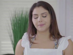 Valentina Nappi pannaan kovaa isolla mustalla kyrvällä keittiössä