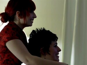 Lesbische tranny likt kut en neukt dan babe, Lesbische tranny likt kut