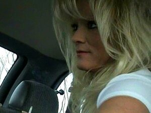 Heiße reife Blondine raucht einen Blowjob