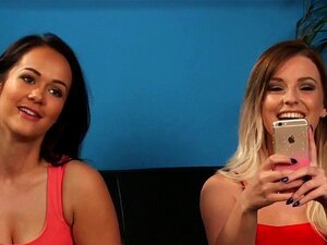 Strumpfbekleidete CFNM-Babes. Strumpfbekleidete CFNM-Babes zeigen