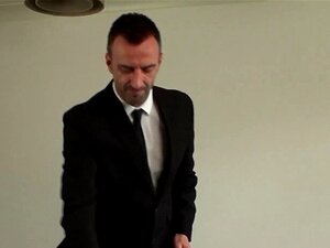 Alexxa Vice se fait double pénétrer et punir dans un trou dur. DP
