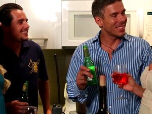 MILF in Dessous verführt Typen zum Blowjob