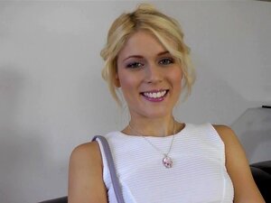 Tschechische Babe bläst alten Briten und wird dann gefickt