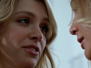 Tette perfette lesbiche. Tette perfette lesbiche lingue e dita calde