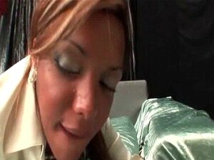 Две секси бразилске shemale јебу се