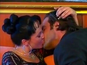 Луна Ломбарди из Италије