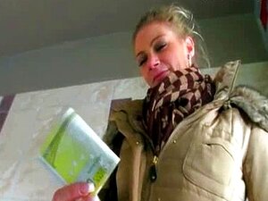 Schau zu, wie die kurvige Euro-Schönheit Adele in diesem