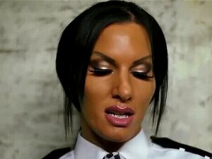 Brazzers - Die britische Polizistin Elicia Solis schnappt sich einen