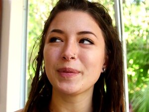 Babe lutscht, schwanzlutscht, bevor sie ein schmutziges Facial bekommt