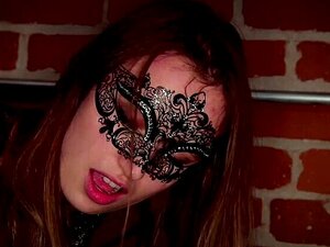 Anale Schlampen werden bei der BDSM Swinger Orgie unterjocht