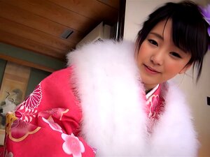 Kimono Lady Tsuna Kimura ist eine echte japanische Schönheit