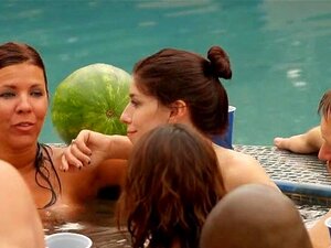 Gruppe geiler Swinger mit riesigen Gruppensex in der Playboy-Villa,