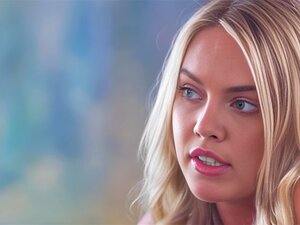 Erstaunliche blonde Künstlerin Rachel Harris mit großem Arsch