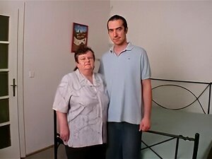 Fette, große, schöne Frau auf der Couch gefickt