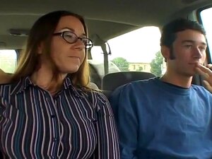 Lehrerin Sasha Doles Out Some Sex Ed., Ein paar Männer mit einer