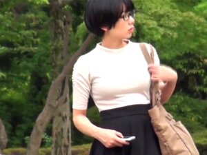 Niedliche japanische Babes heimlich beim Urinieren gefilmt. Japanische